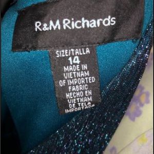 Selling my formal dress. Only worn once and has been dry cleaned.